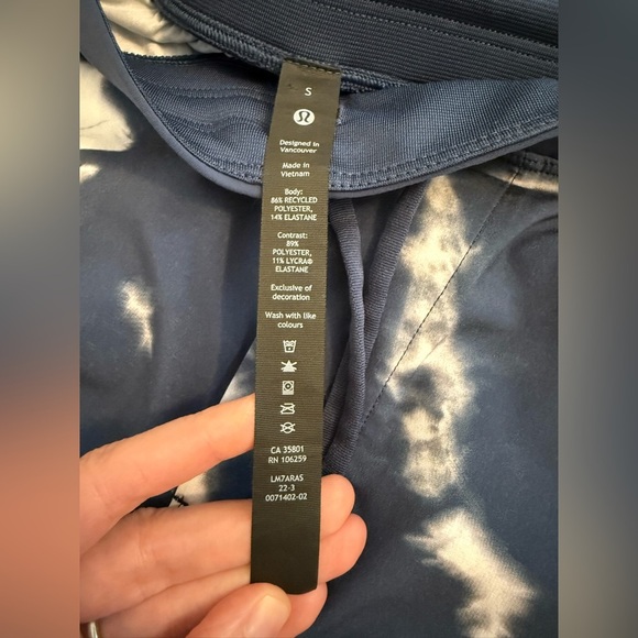 Lululemon T.H.E. Linerless Short 9" Indigo Ice Print Blue Multi Size Small Mens - Picture 7 of 13